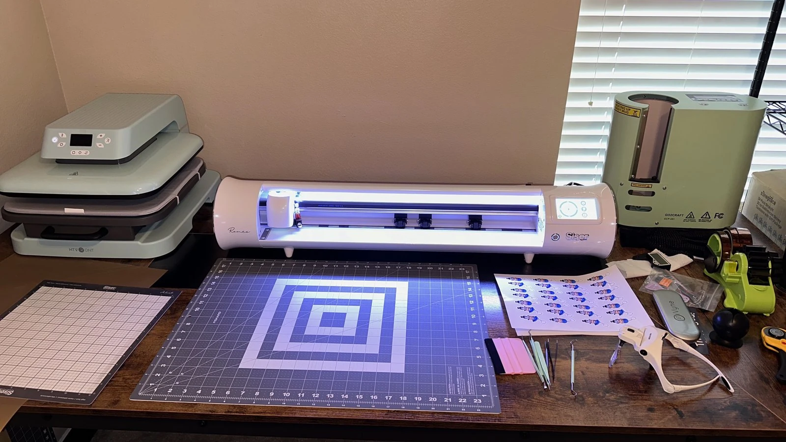 Vigart cutting and printing workspace